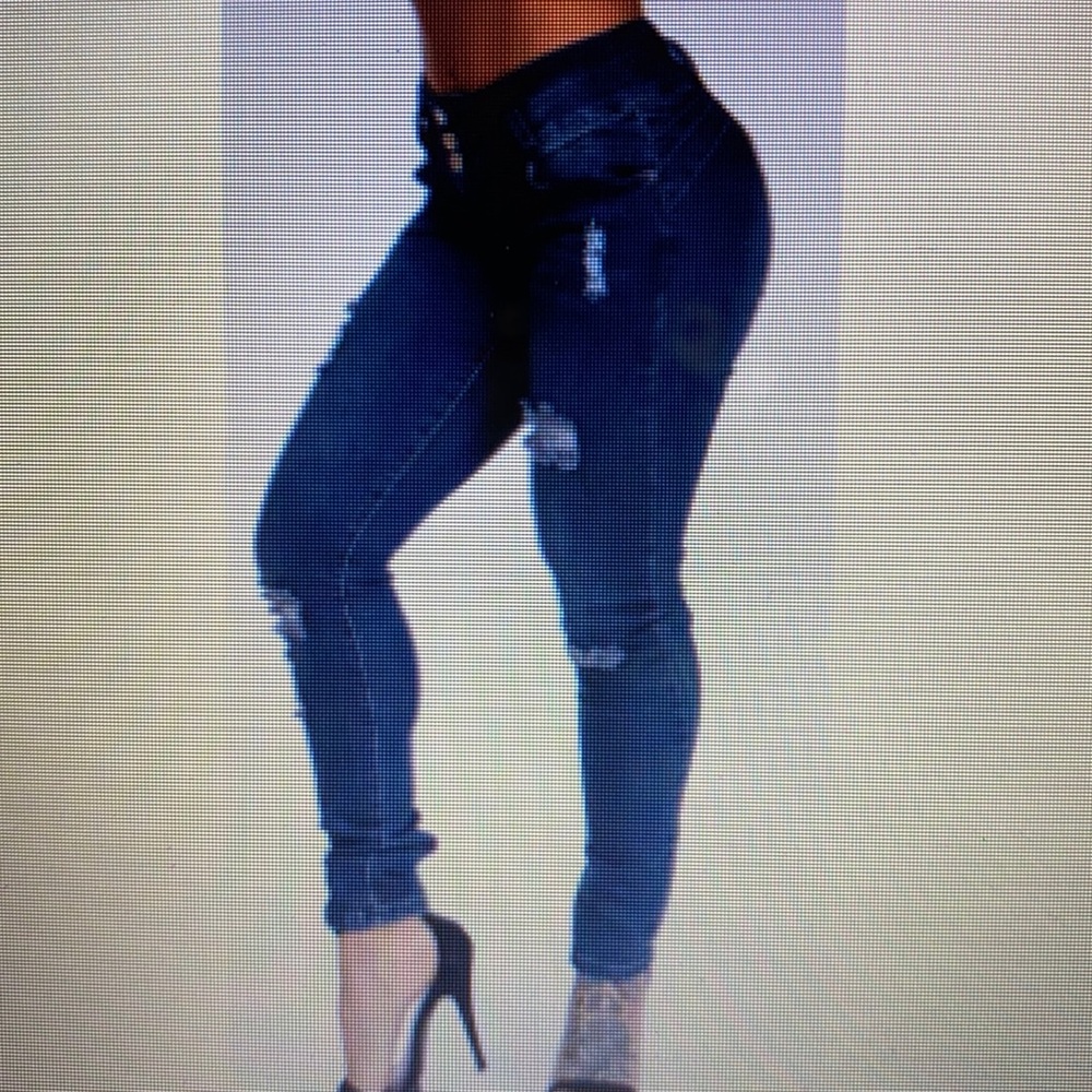 Butt lifting skinny jeans